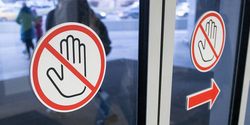 Запрещающие наклейки на двери и стёкла